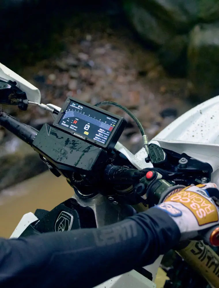 Handlebar display showing the selected ride mode